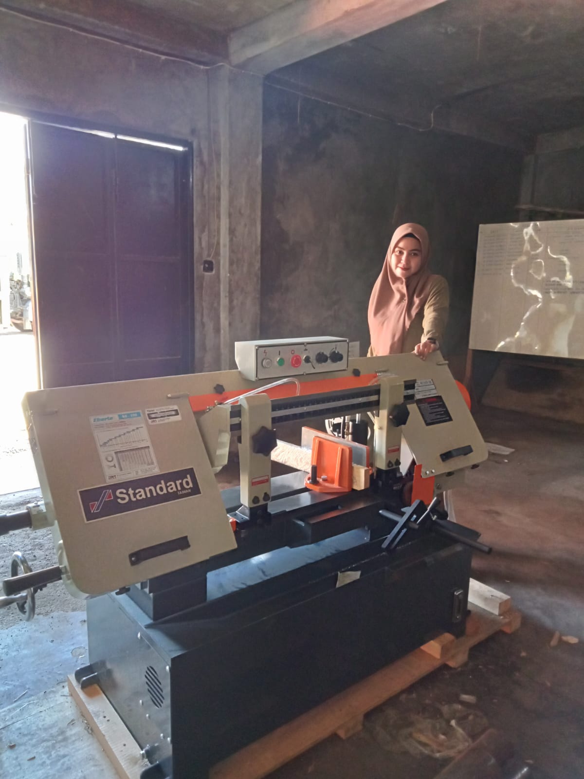 Jasa-potong-baja-besi-logam-di-gorontalo